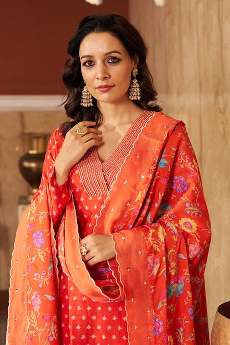 Negra Elegante_Orange Cotton, Silk Cut Work V-neck Burnt Geometric Print Kurta Set _Online_at_Aza_Fashions