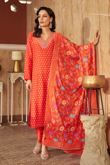Negra Elegante_Orange Cotton, Silk Cut Work V-neck Burnt Geometric Print Kurta Set _at_Aza_Fashions