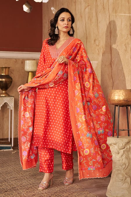 Buy_Negra Elegante_Orange Cotton, Silk Cut Work V-neck Burnt Geometric Print Kurta Set 