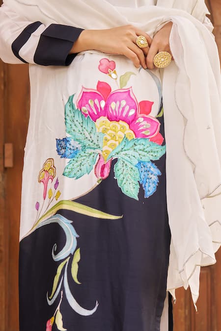 Buy Negra Elegante Black Silk, Modal, Organza Cut Work, Sequins, Colorblock Embroidered Kurta Set Online at Aza Fashions Buy_Negra Elegante_Black Silk, Modal, Organza Cut Work, Sequins, Colorblock Embroidered Kurta Set _Online_at_Aza_Fashions