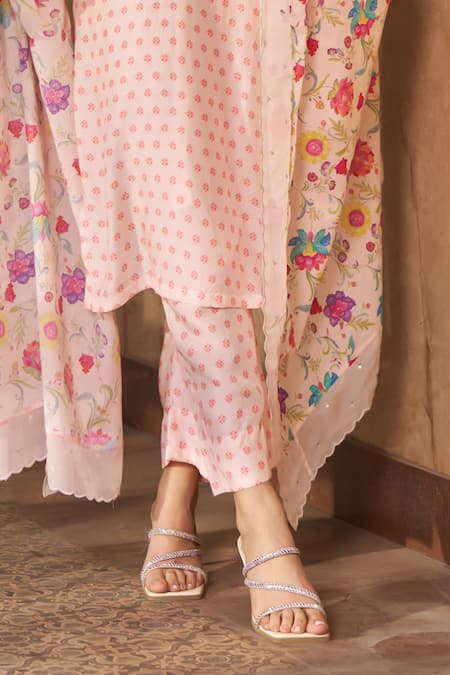 Negra Elegante_Pink Cotton, Silk Zari, Cut Work, Abstract Print Kurta Set With Dupatta _Online_at_Aza_Fashions