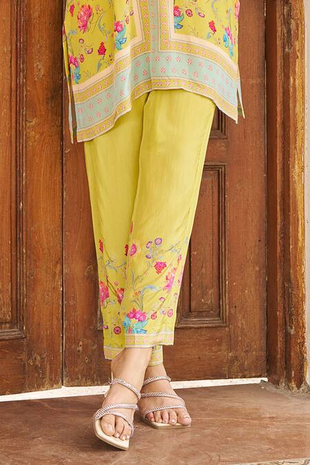 Negra Elegante_Yellow Crepe Embroidery Round Neck Floral Printed Kurta Set _Online_at_Aza_Fashions