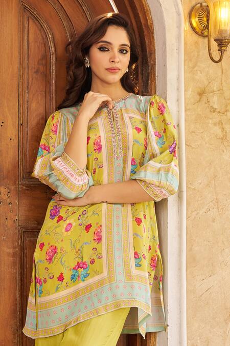 Negra Elegante_Yellow Crepe Embroidery Round Neck Floral Printed Kurta Set _at_Aza_Fashions