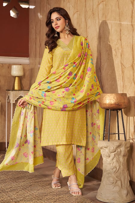 Buy_Negra Elegante_Yellow Muslin, Cotton, Silk Cut Work, Zari V-neck Abstract Print Kurta Pant Set _Online_at_Aza_Fashions