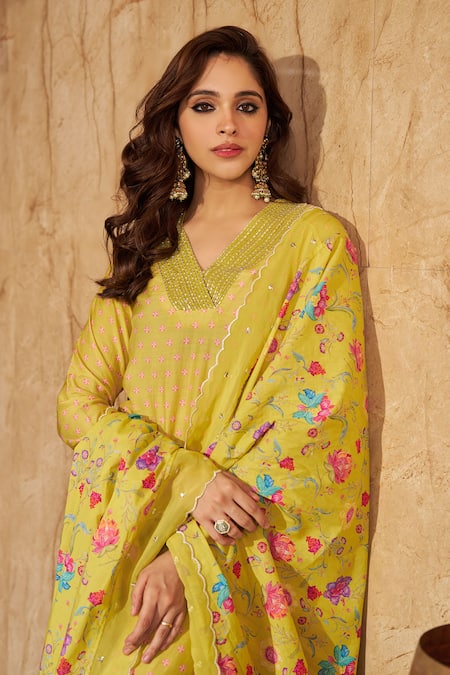 Shop_Negra Elegante_Yellow Muslin, Cotton, Silk Cut Work, Zari V-neck Abstract Print Kurta Pant Set _Online_at_Aza_Fashions
