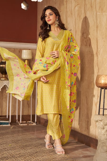 Negra Elegante_Yellow Muslin, Cotton, Silk Cut Work, Zari V-neck Abstract Print Kurta Pant Set _at_Aza_Fashions