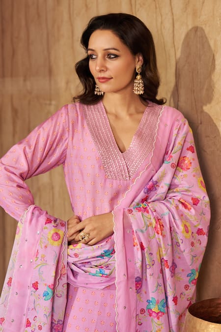 Negra Elegante_Purple Cotton, Silk Cut Work, Zari V-neck Geometric Print Kurta Pant Set _Online_at_Aza_Fashions