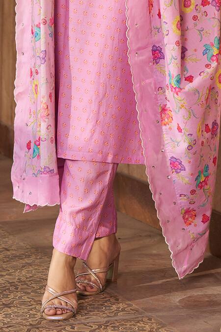 Buy_Negra Elegante_Purple Cotton, Silk Cut Work, Zari V-neck Geometric Print Kurta Pant Set _Online_at_Aza_Fashions