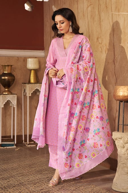 Shop_Negra Elegante_Purple Cotton, Silk Cut Work, Zari V-neck Geometric Print Kurta Pant Set _Online_at_Aza_Fashions