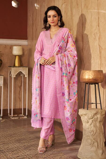 Negra Elegante_Purple Cotton, Silk Cut Work, Zari V-neck Geometric Print Kurta Pant Set _at_Aza_Fashions