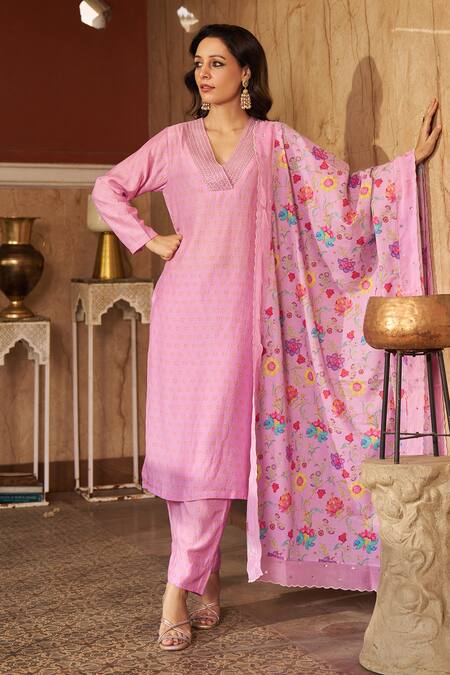 Buy_Negra Elegante_Purple Cotton, Silk Cut Work, Zari V-neck Geometric Print Kurta Pant Set 