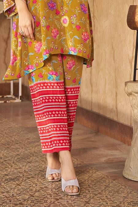 Negra Elegante_Red Cotton, Silk Mandarin Collar Bloom Print Kurta Set With Pant _Online_at_Aza_Fashions