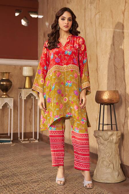 Negra Elegante_Red Cotton, Silk Mandarin Collar Bloom Print Kurta Set With Pant _at_Aza_Fashions