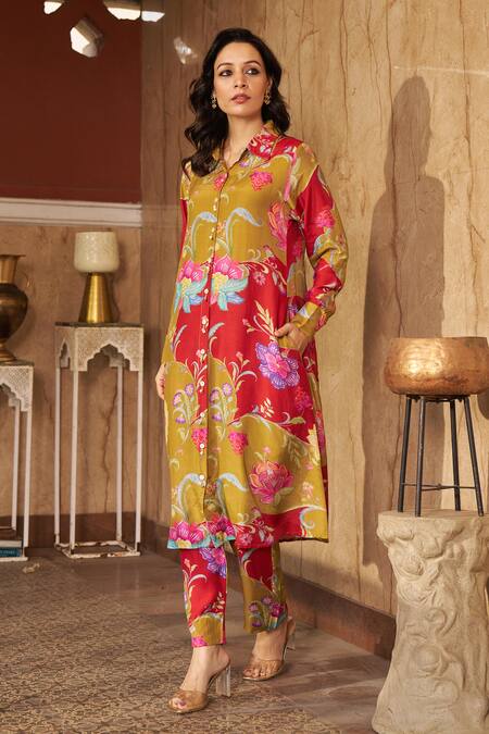 Negra Elegante_Green Cotton, Silk Tassels Collared Bloom Print Kurta And Pant Set _at_Aza_Fashions