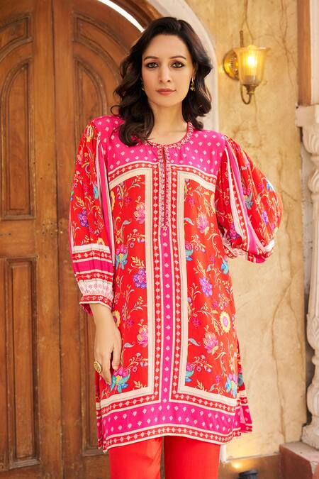 Negra Elegante_Pink Crepe Embroidery Round Neck Floral Printed Kurta Set With Pant _Online_at_Aza_Fashions