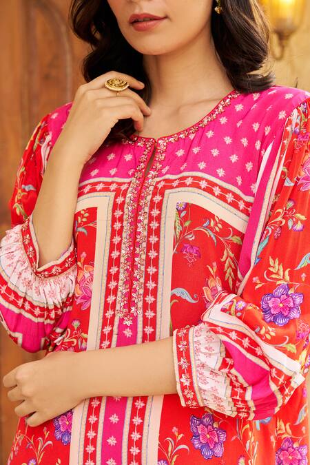 Buy_Negra Elegante_Pink Crepe Embroidery Round Neck Floral Printed Kurta Set With Pant _Online_at_Aza_Fashions