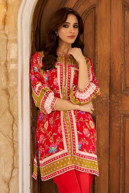 Negra Elegante Red Crepe Embroidery Round Neck Floral Printed Kurta And Pant Set at Aza Fashions Negra Elegante_Red Crepe Embroidery Round Neck Floral Printed Kurta And Pant Set _at_Aza_Fashions