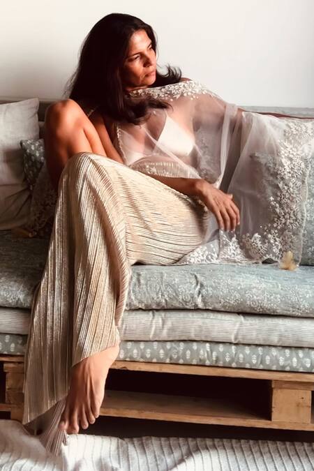 Buy_Dilnaz_Gold Crinkle Textured Draped Skirt 