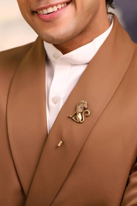 Buy_Cosa Nostraa_Gold Antique Lion Lapel Pin 