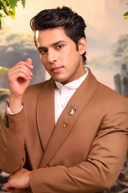 Shop_Cosa Nostraa_Gold Antique Lion Poise Lapel Pin _at_Aza_Fashions