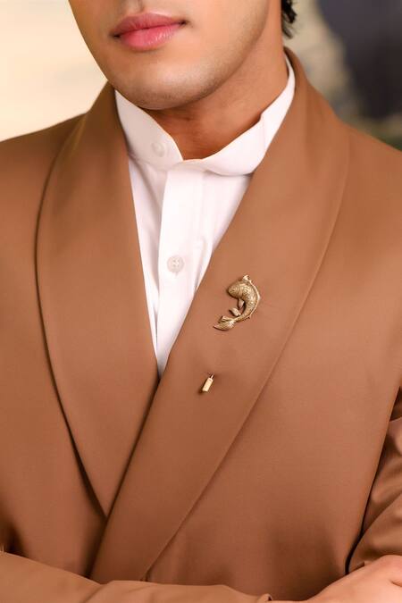 Buy_Cosa Nostraa_Black Koi Elegance Antique Gold Lapel Pin 