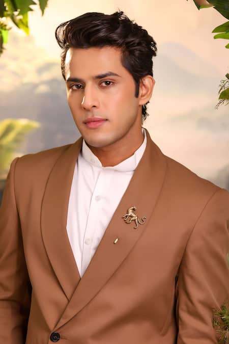 Cosa Nostraa Antique Gold Stride Of Grace Lapel Pin 