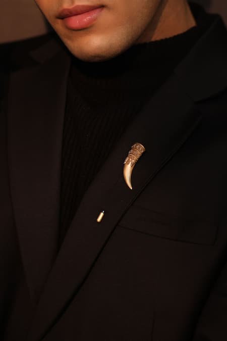 Buy_Cosa Nostraa_Gold Tusken Elegance Designer Lapel Pin 
