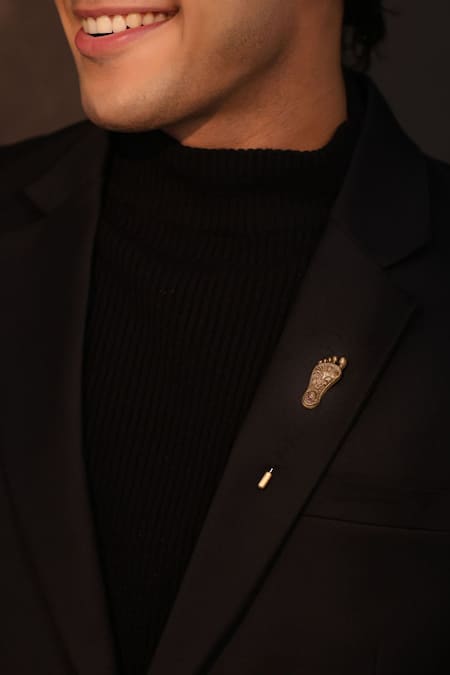 Buy_Cosa Nostraa_Gold Antique Sacred Step Lapel Pin 