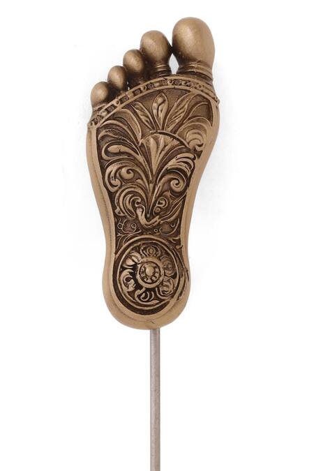 Shop_Cosa Nostraa_Gold Antique Sacred Step Lapel Pin 