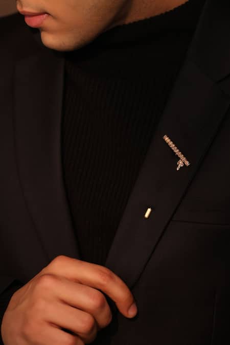 Buy_Cosa Nostraa_Gold Antique Heritage Flute Lapel Pin 