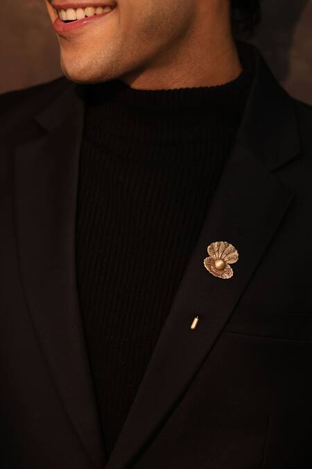 Shop_Cosa Nostraa_Gold Antique Bloom Lapel Pin 