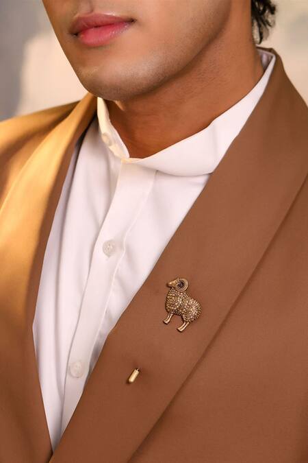 Shop_Cosa Nostraa_Gold Antique Rams Valor Lapel Pin 