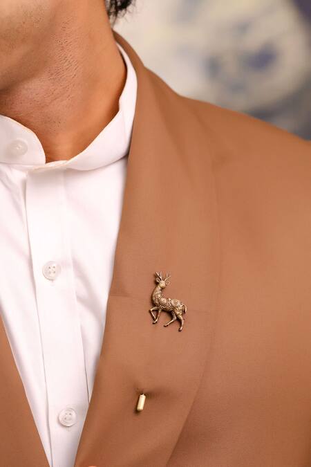 Shop_Cosa Nostraa_Gold Antique Prancing Herald Lapel Pin 