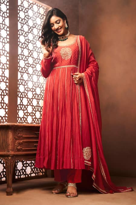 Buy_Almaari By Pooja Patel_Red Chanderi, Silk Gota Patti, Piping, Tassels Floral Embroidered Anarkali Set _Online_at_Aza_Fashions