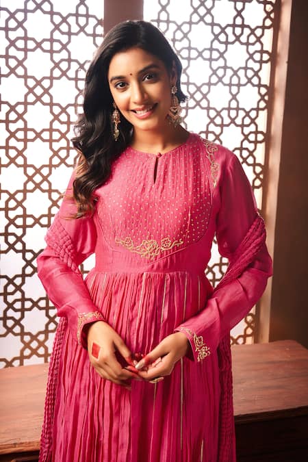 Almaari By Pooja Patel_Peach Chanderi, Silk Gota Patti Keyhole Neck Lace Anarkali Set _Online_at_Aza_Fashions