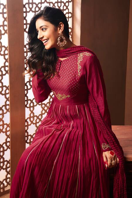 Buy_Almaari By Pooja Patel_Red Chanderi, Silk Gota Patti, Piping, Applique Aari Embroidered Anarkali Set _Online_at_Aza_Fashions