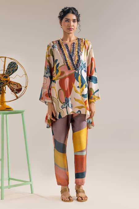 Soup By Sougat Paul_Beige Chanderi Embroidery, Applique Split V-neck Floral Print Top And Pant Set _Online_at_Aza_Fashions