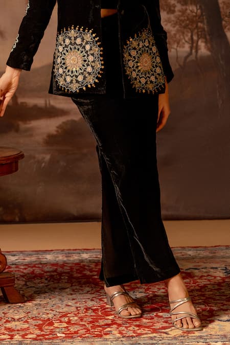 Soup By Sougat Paul_Black Velvet, Linen Embroidery, Applique Geometric Blazer Set _Online_at_Aza_Fashions