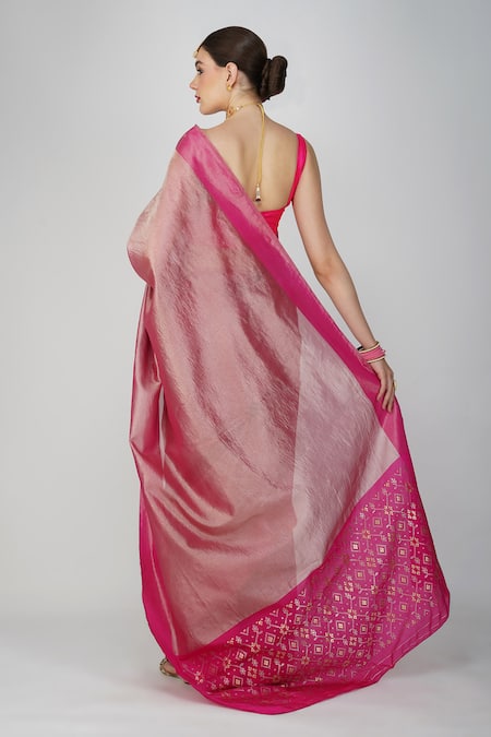Shop Zal From Benaras Pink Silk, Crepe Embroidery Round Neck Geometric Hand Woven Pallu Saree at Aza Fashions Shop_Zal From Benaras_Pink Silk, Crepe Embroidery Round Neck Geometric Hand Woven Pallu Saree_at_Aza_Fashions