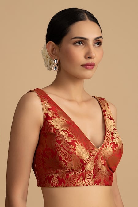 Zal From Benaras_Red Silk Embroidery V-neck Floral Stripe Scallop Hem Saree Set _at_Aza_Fashions