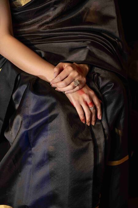 Buy Zal From Benaras Black , Silk Zari Hand Woven Stripe Saree Set Buy_Zal From Benaras_Black , Silk Zari Hand Woven Stripe Saree Set