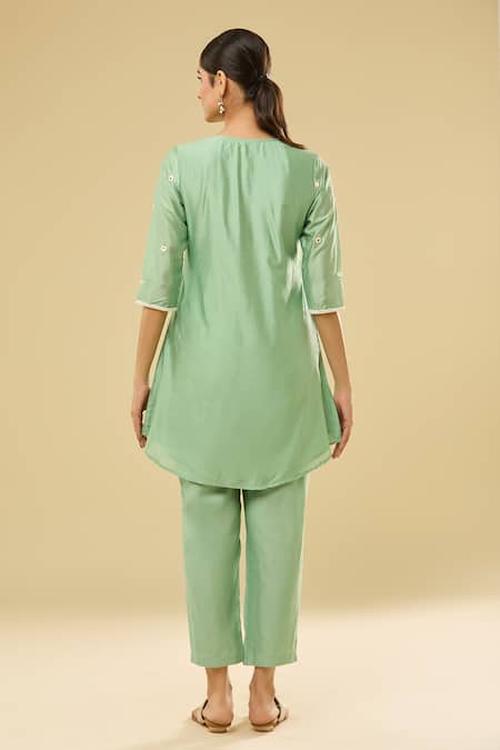 Shop_Naintara Bajaj_Green Chanderi Mirrors, Sequins Round Neck Embroidered Kurta And Pant Set _at_Aza_Fashions