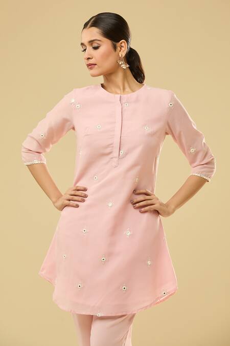 Buy_Naintara Bajaj_Peach Chanderi Mirrors, Sequins Round Neck Embroidered Kurta Set _Online_at_Aza_Fashions