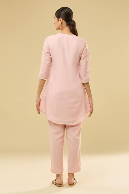 Naintara Bajaj_Peach Chanderi Mirrors, Sequins Round Neck Embroidered Kurta Set _Online_at_Aza_Fashions