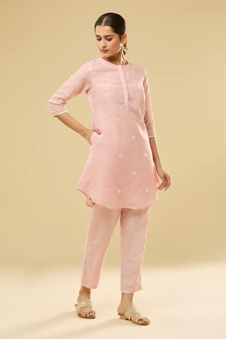 Buy_Naintara Bajaj_Peach Chanderi Mirrors, Sequins Round Neck Embroidered Kurta Set 