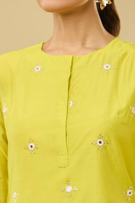 Buy_Naintara Bajaj_Yellow Chanderi Mirrors, Sequins Round Neck Butti Kurta Set _Online_at_Aza_Fashions