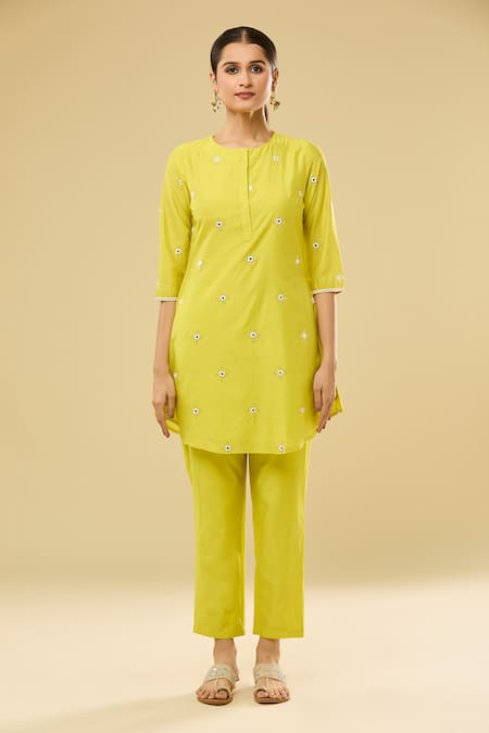 Shop_Naintara Bajaj_Yellow Chanderi Mirrors, Sequins Round Neck Butti Kurta Set _Online_at_Aza_Fashions