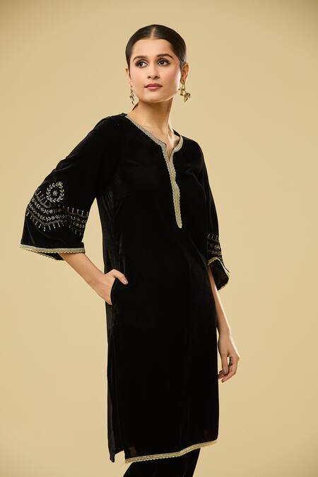 Buy Naintara Bajaj Black Velvet Sequins, Lace Split V-neck Embroidered Kurta Set Online at Aza Fashions Buy_Naintara Bajaj_Black Velvet Sequins, Lace Split V-neck Embroidered Kurta Set _Online_at_Aza_Fashions