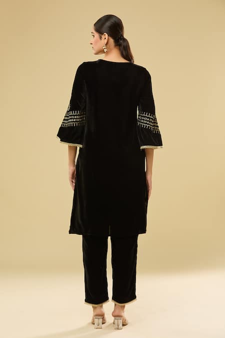 Shop Naintara Bajaj Black Velvet Sequins, Lace Split V-neck Embroidered Kurta Set at Aza Fashions Shop_Naintara Bajaj_Black Velvet Sequins, Lace Split V-neck Embroidered Kurta Set _at_Aza_Fashions