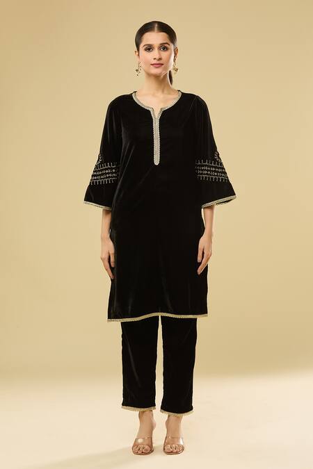 Naintara Bajaj Black Velvet Sequins, Lace Split V-neck Embroidered Kurta Set at Aza Fashions Naintara Bajaj_Black Velvet Sequins, Lace Split V-neck Embroidered Kurta Set _at_Aza_Fashions